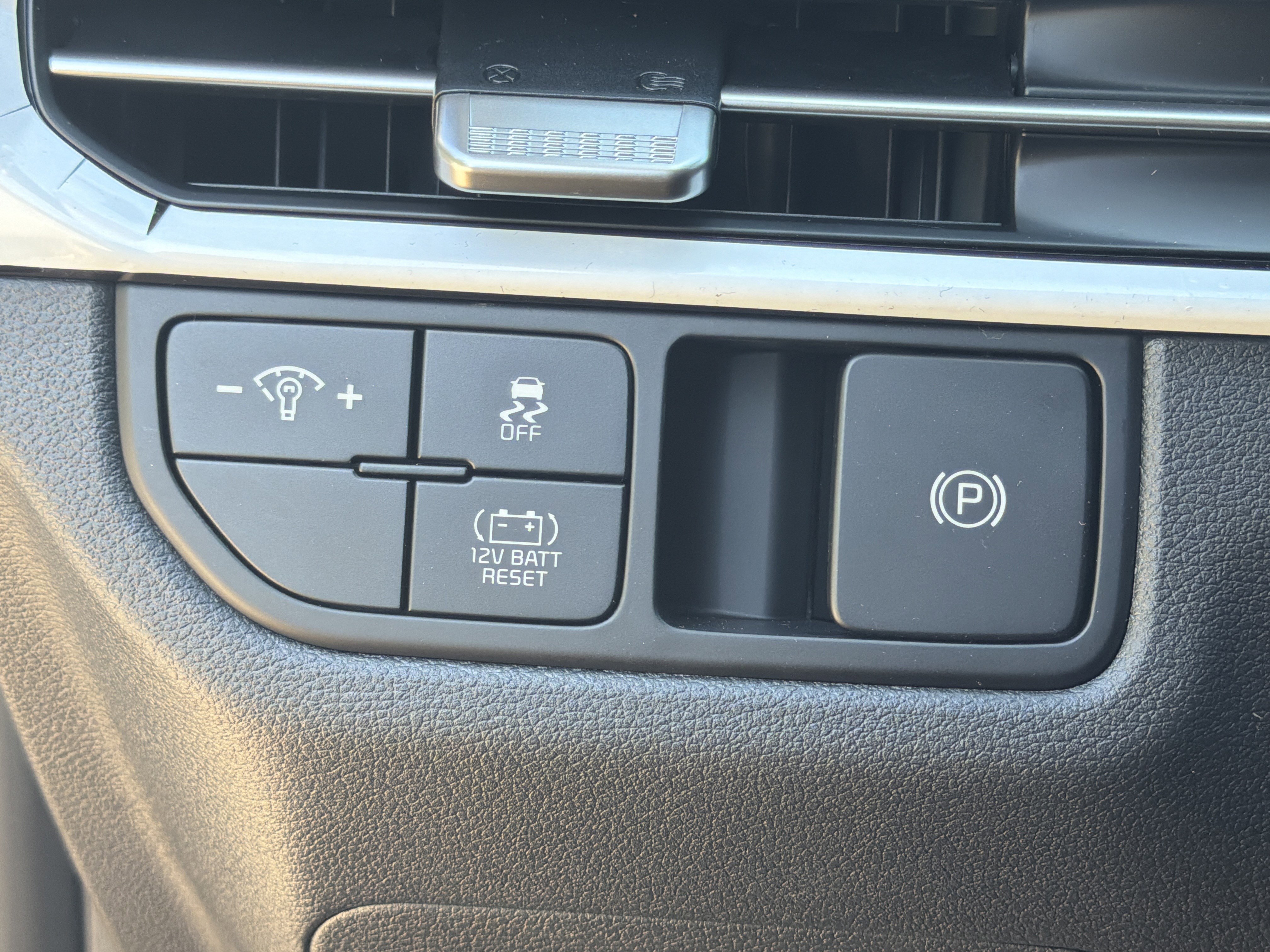 New 2026 Steel Gray Kia LX image 16