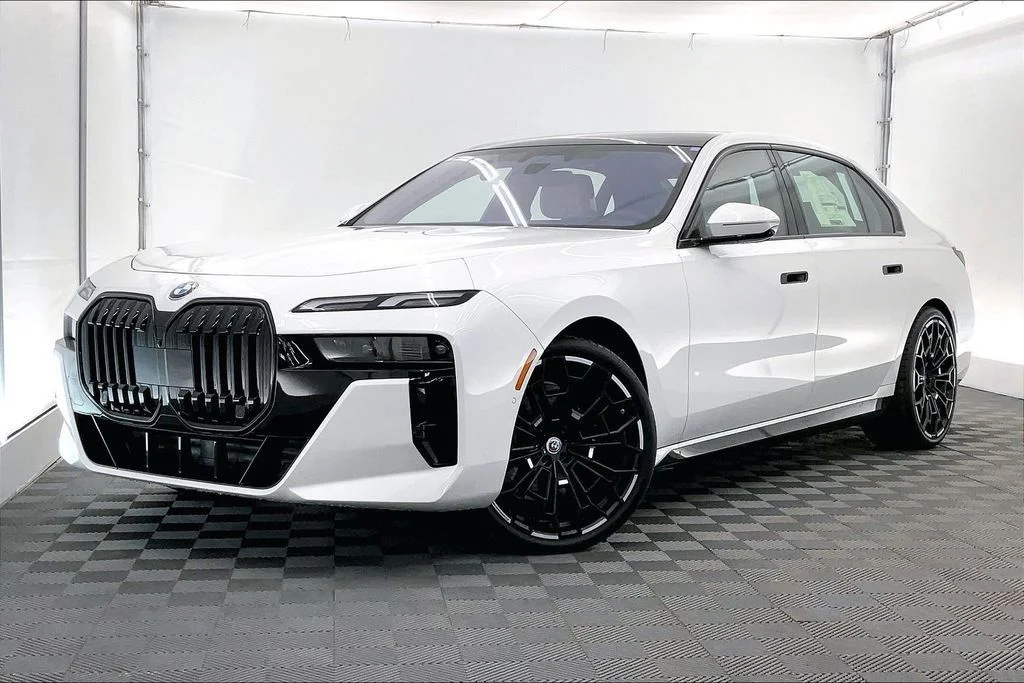 New 2025 BMW 7 Series 760i xDrive 4D Sedan in Minnetonka #SCV65814