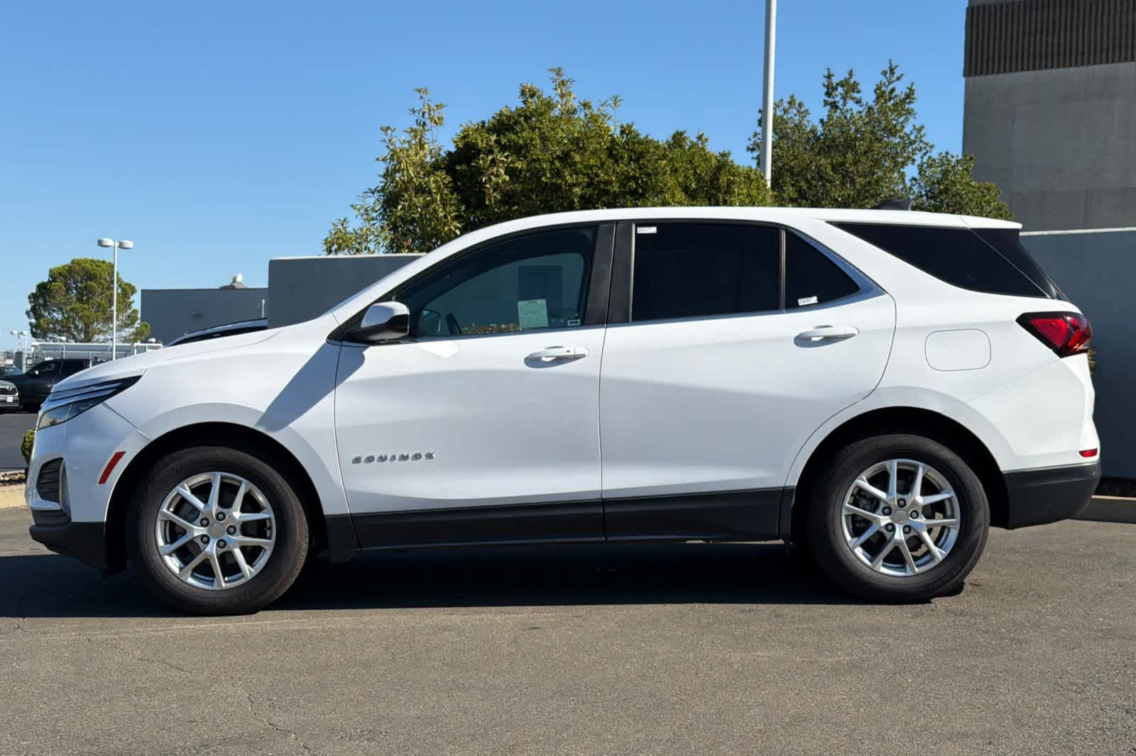 Used 2022 Summit White Chevrolet LT image 9
