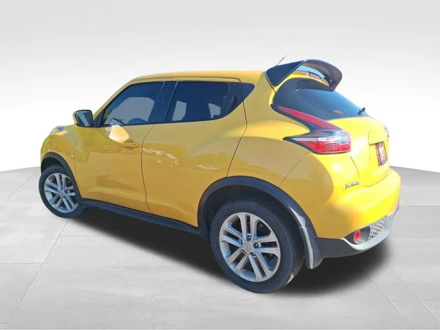 Used 2017 Yellow Nissan S image 5