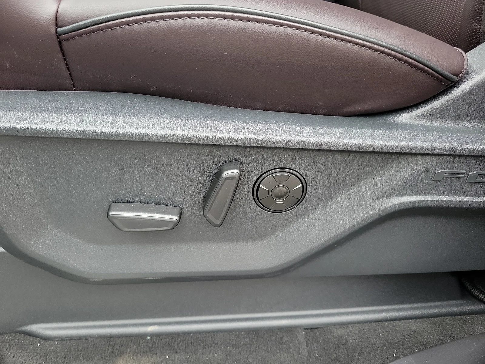 New 2026 Star White Metallic Tri-Coat Ford Platinum&reg; image 13