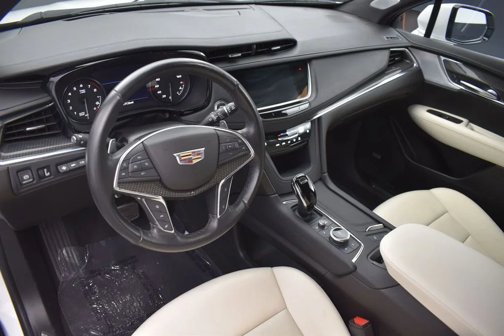 Certified Used 2023 Crystal White Tricoat Cadillac Sport image 11