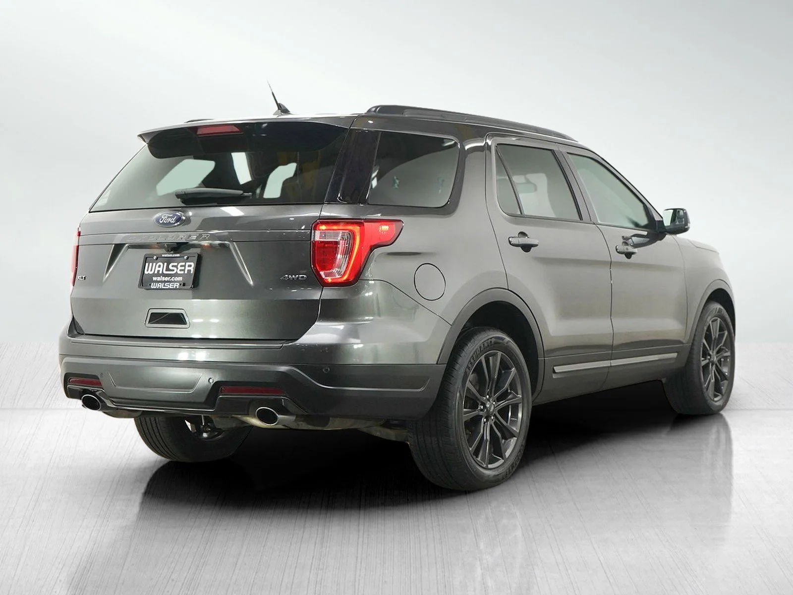Used 2018 Magnetic Metallic Ford XLT image 5