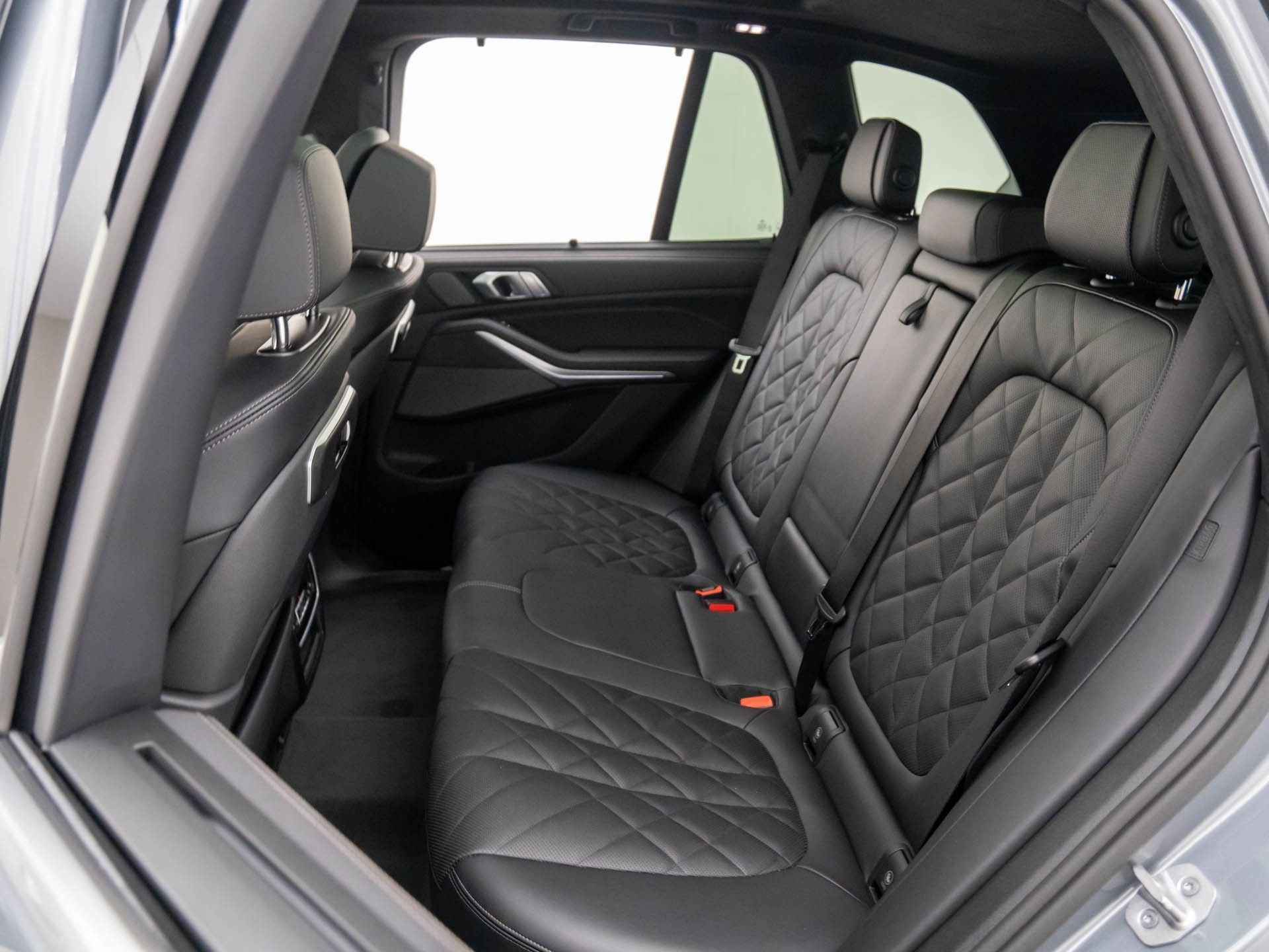 New 2026 Skyscraper Grey Metallic BMW xDrive50e image 17