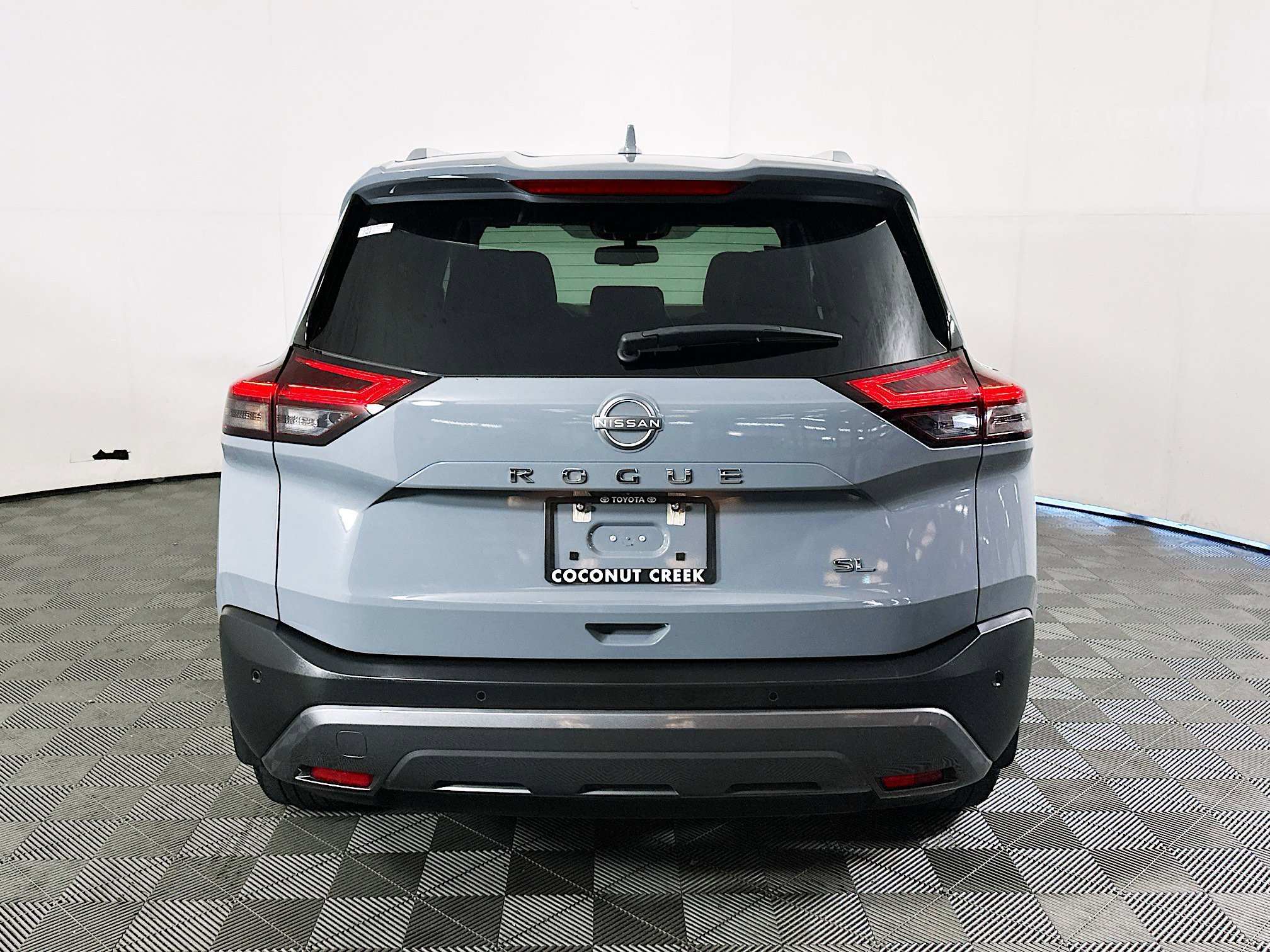 2023 Nissan Rogue thumbnail 6