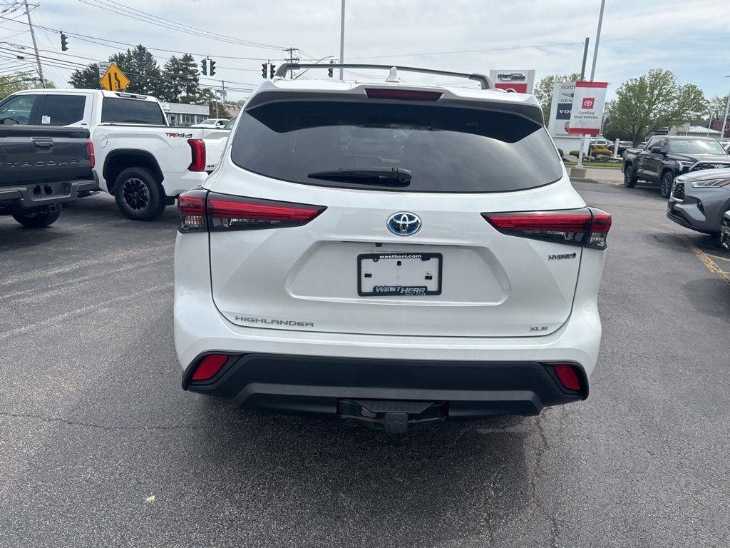 Used 2023 Pearl Toyota XLE image 7