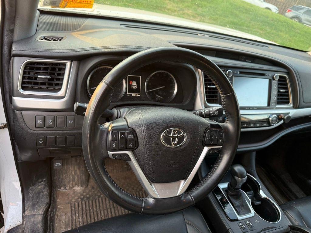 Used 2019 Blizzard Pearl Toyota XLE image 9
