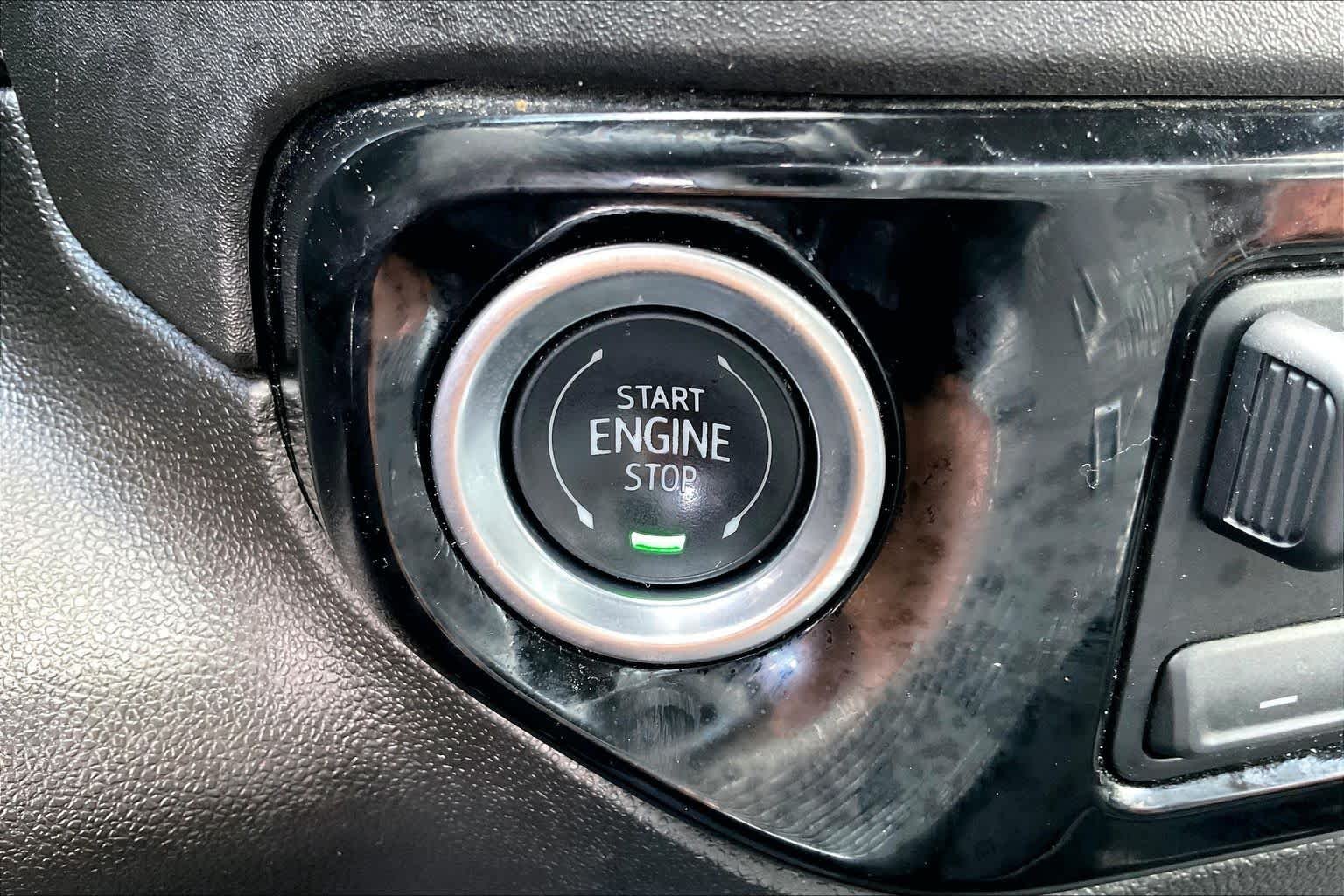 Used 2025 Cypress Gray Chevrolet LT image 31
