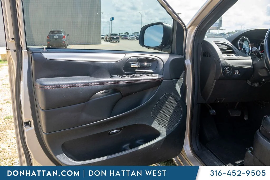 Used 2016 Beige Dodge R/T image 17