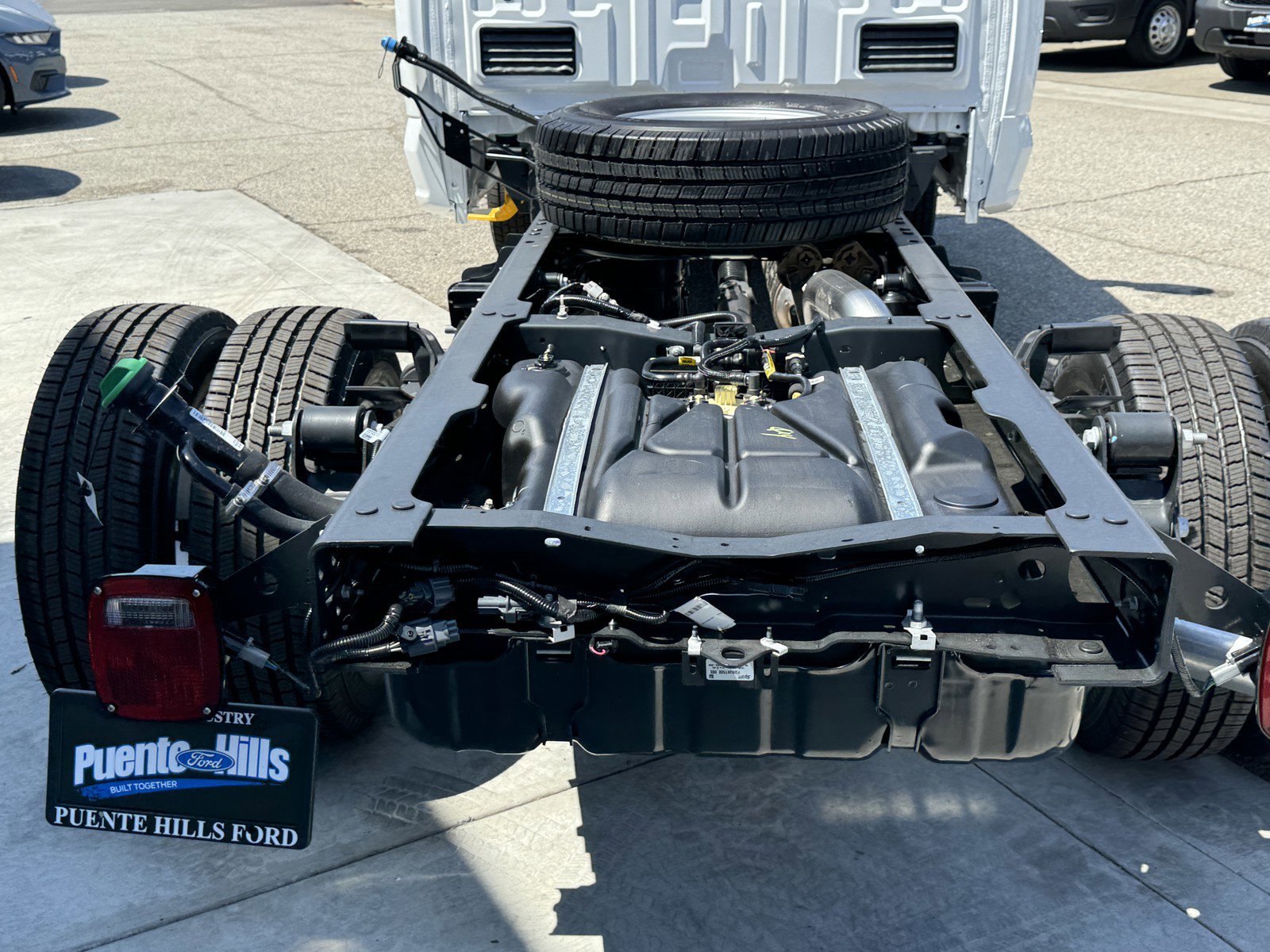 New 2024 Oxford White Ford F-350® XL image 9