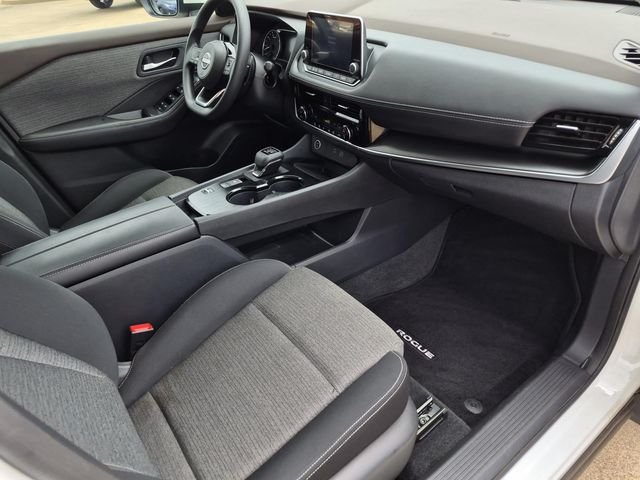 Used 2023 White Nissan SV image 14