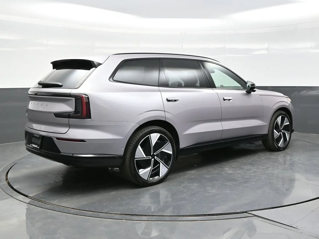 New 2026 Aurora Silver Volvo Ultra image 7