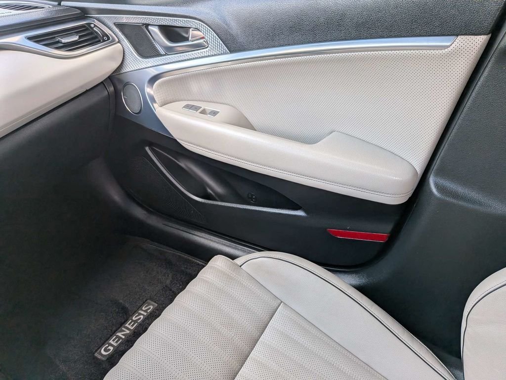Used 2023 Silver Genesis 2.0T image 18
