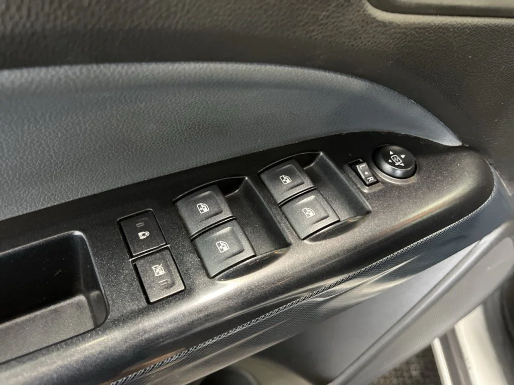 Used 2020 Silver Chevrolet Z71 image 4