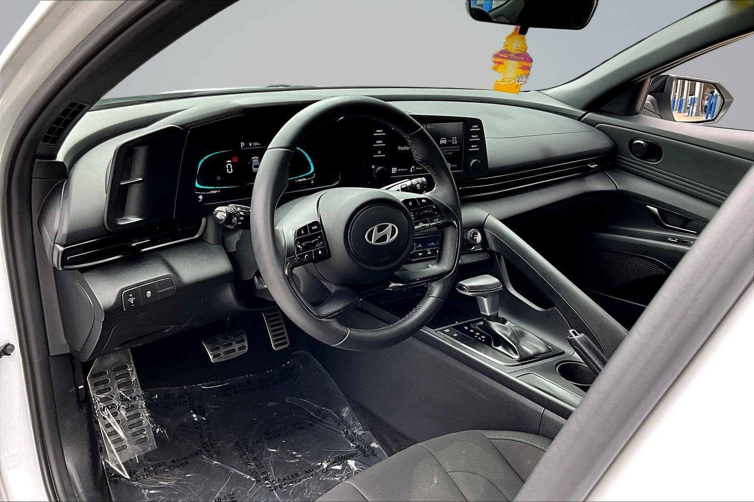 Used 2025 White Hyundai SEL Sport image 14