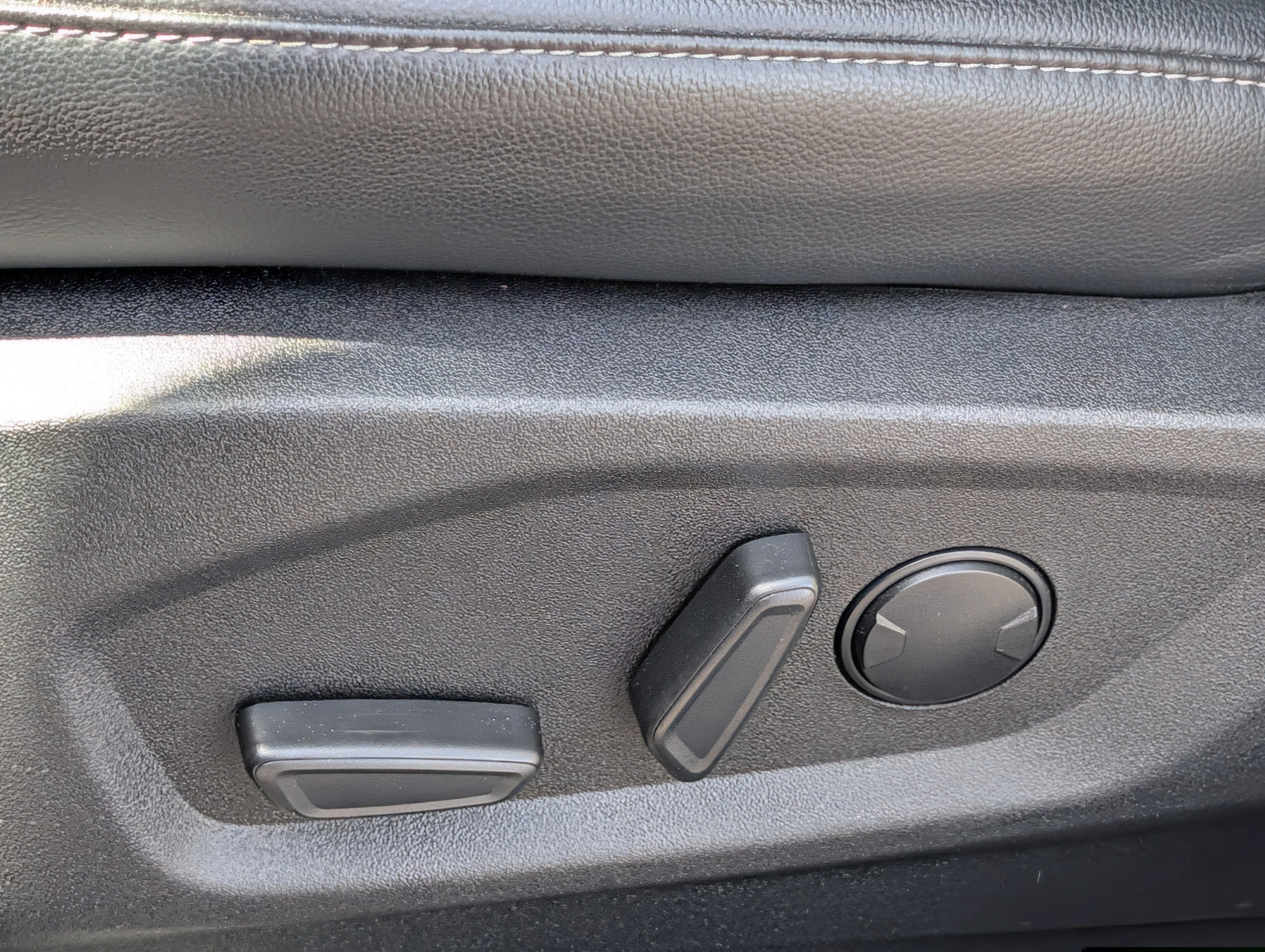 Used 2024 AGATE BLACK METAL Ford SEL image 32