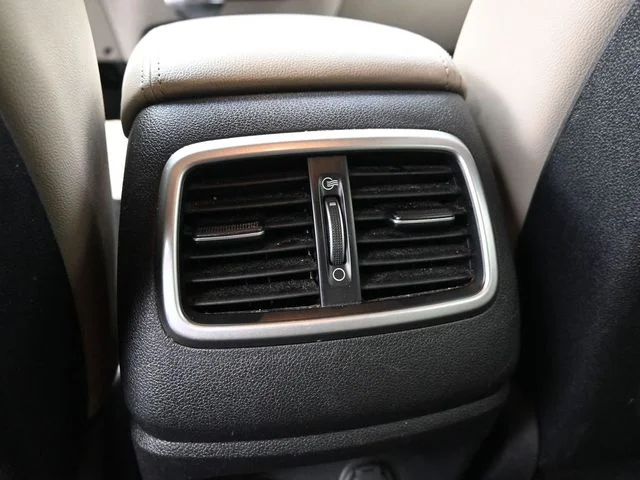 Used 2016 Snow White Pearl Kia EX image 33
