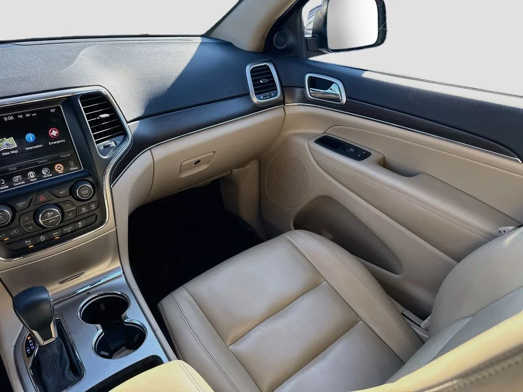 Used 2017 Brown Jeep Limited image 28