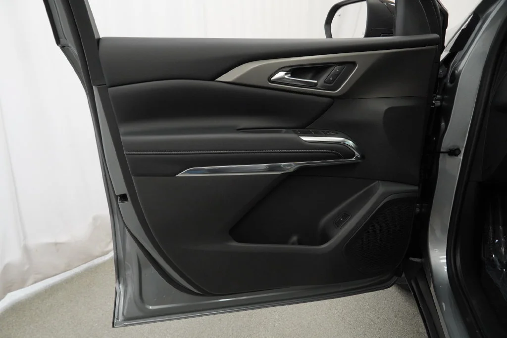 New 2027 Sterling Gray Metallic Chevrolet LT image 30