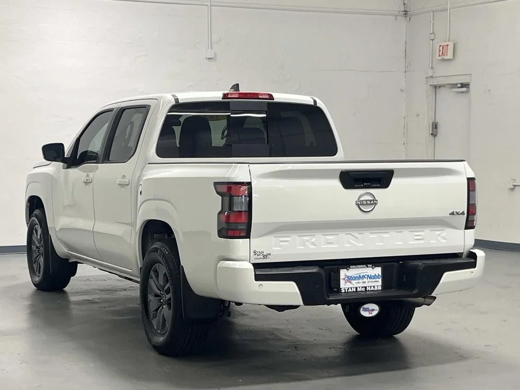 Used 2025 Glacier White Nissan SV CREW CAB 4X4 3.8L V6 1 Owner image 6