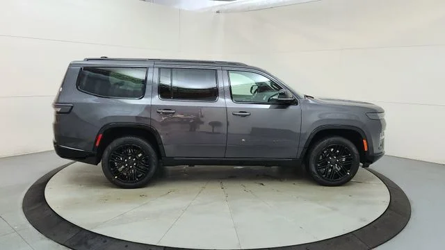 New 2026 Baltic-Gray Metallic Clear-Coat Exterior Paint Jeep Limited Reserve image 11