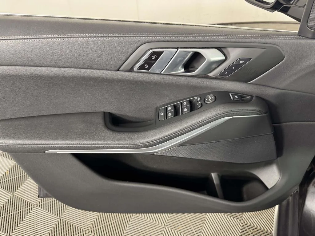 Certified Used 2022 Gray BMW xDrive40i image 17