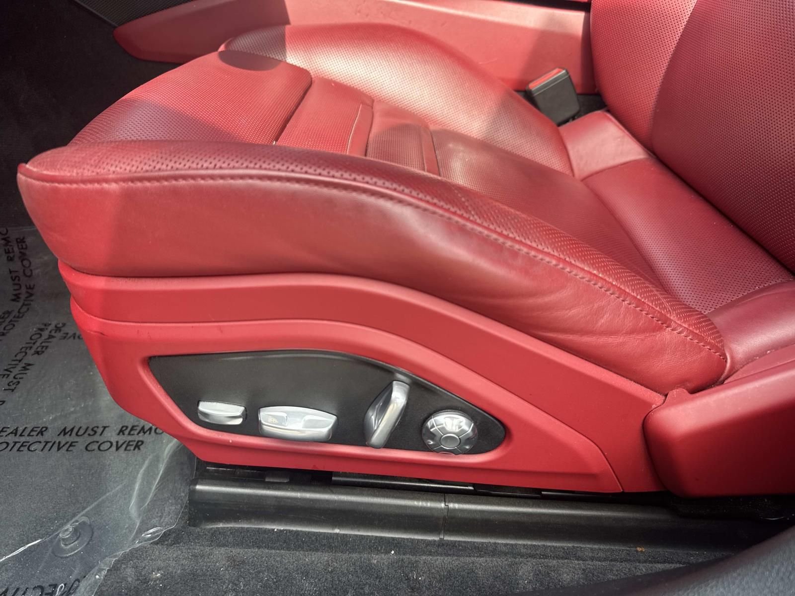 Used 2018  Porsche 4S image 17