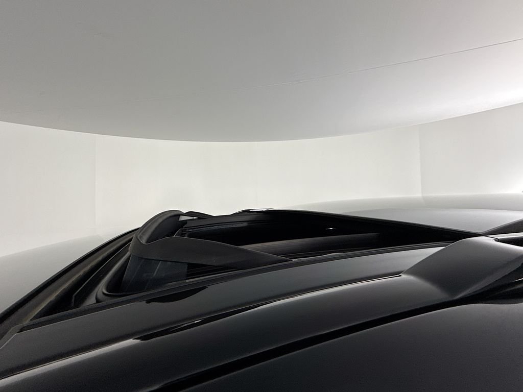 New 2026 Fuji White Land Rover X-Dynamic SE image 23