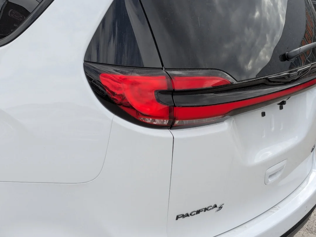 New 2026 White Chrysler Select - - AWD - 3.6L Pentastar V6 - Adaptive Cruise Control - Blind Spot Monitor & More! image 11