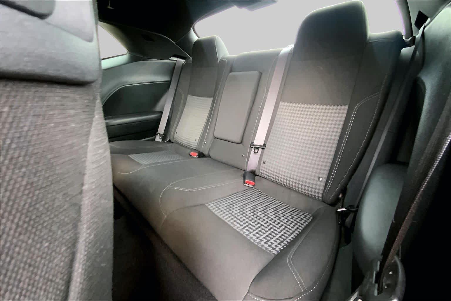 Used 2022 Granite Pearlcoat Dodge SXT image 19
