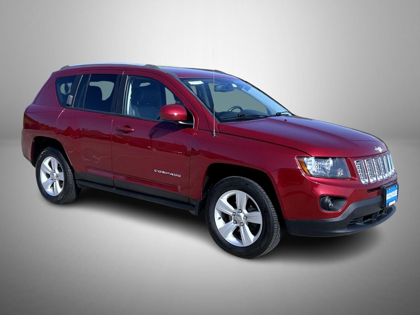 Used 2017 Red Jeep Latitude image 3