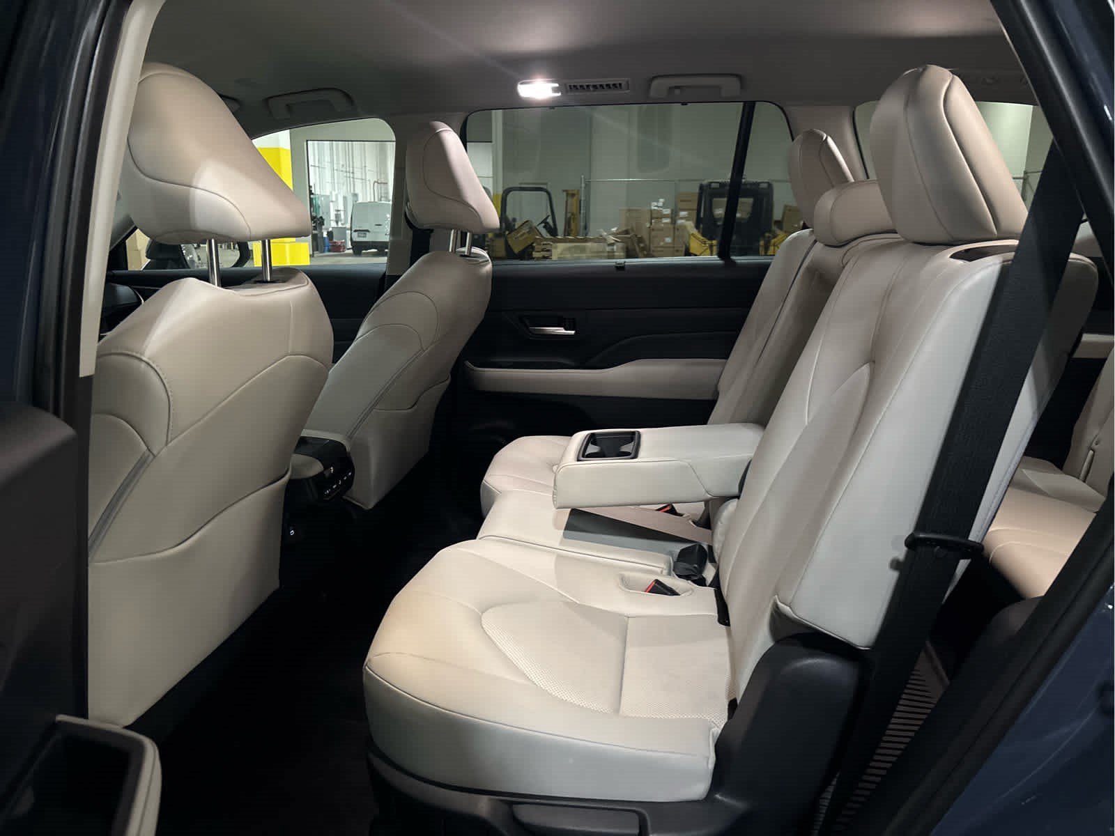 Used 2025 Storm Cloud Toyota Hybrid XLE image 8