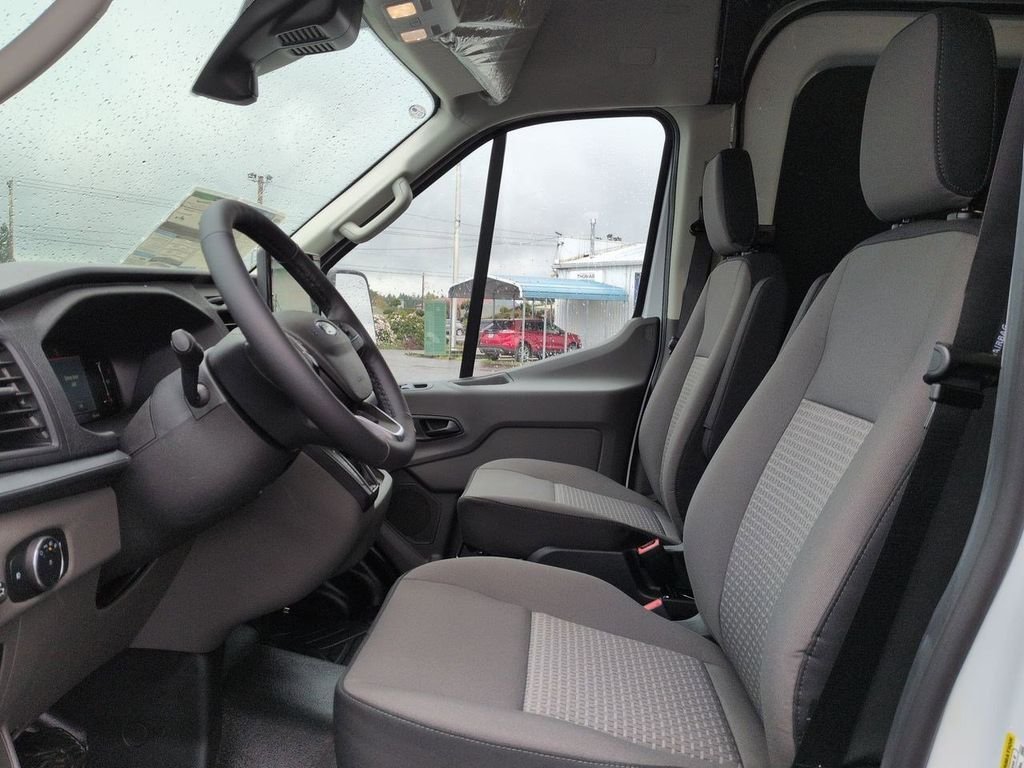 New 2026 Oxford White Ford Cargo Van image 43