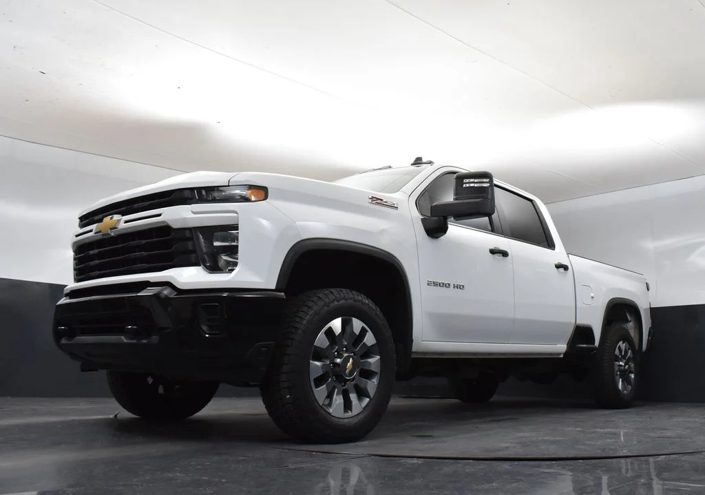 Used 2024 Summit White Chevrolet Custom image 34