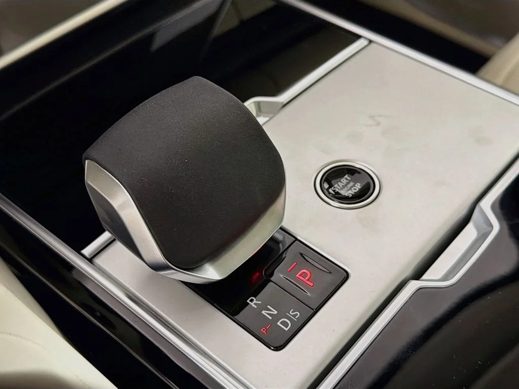 New 2026 Carpathian Grey Land Rover SE image 17