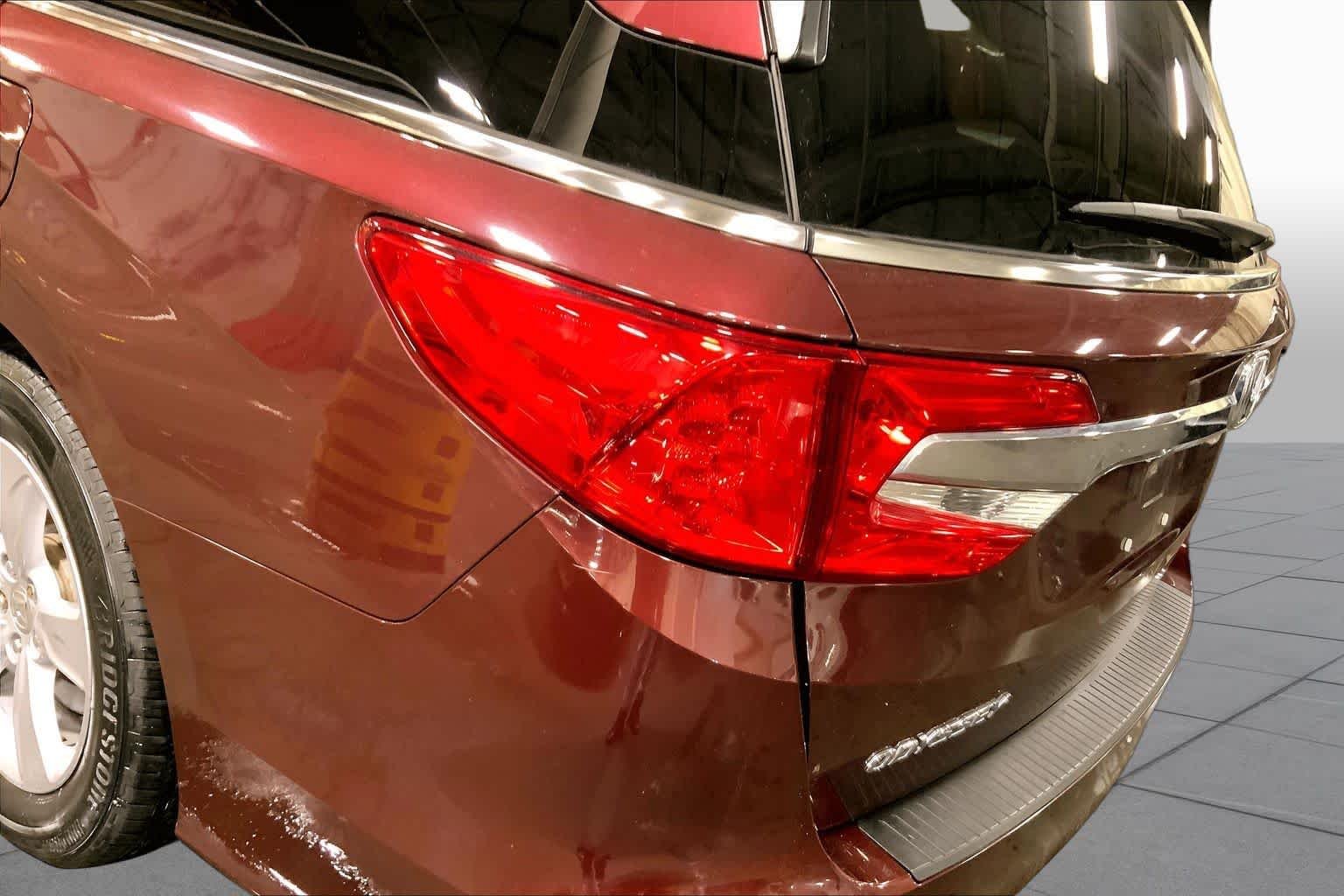 Used 2018 Deep Scarlet Pearl Honda EX image 29