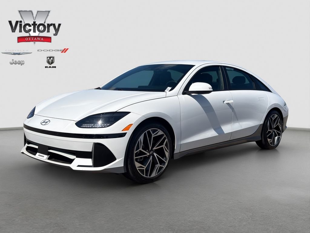 Used 2024 White Hyundai SEL image 1