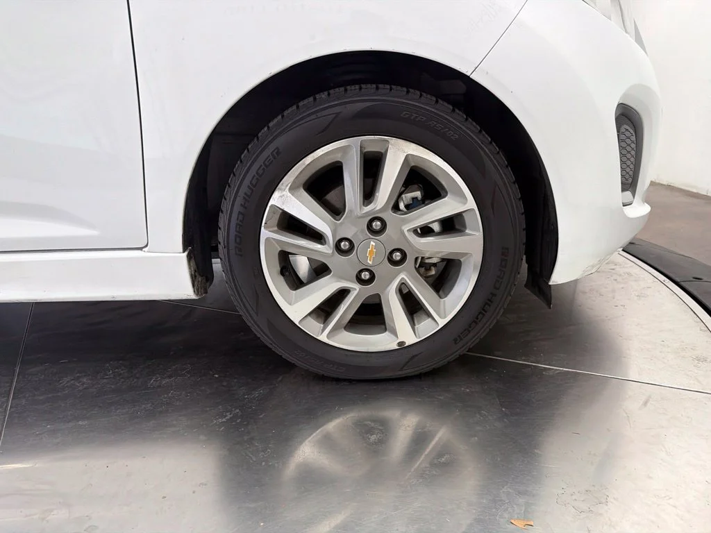 Used 2016 White Chevrolet 1LT image 10