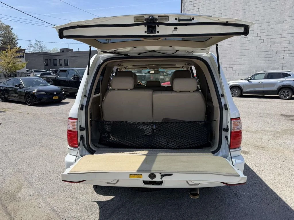 Used 2004 White Lexus 470 image 20