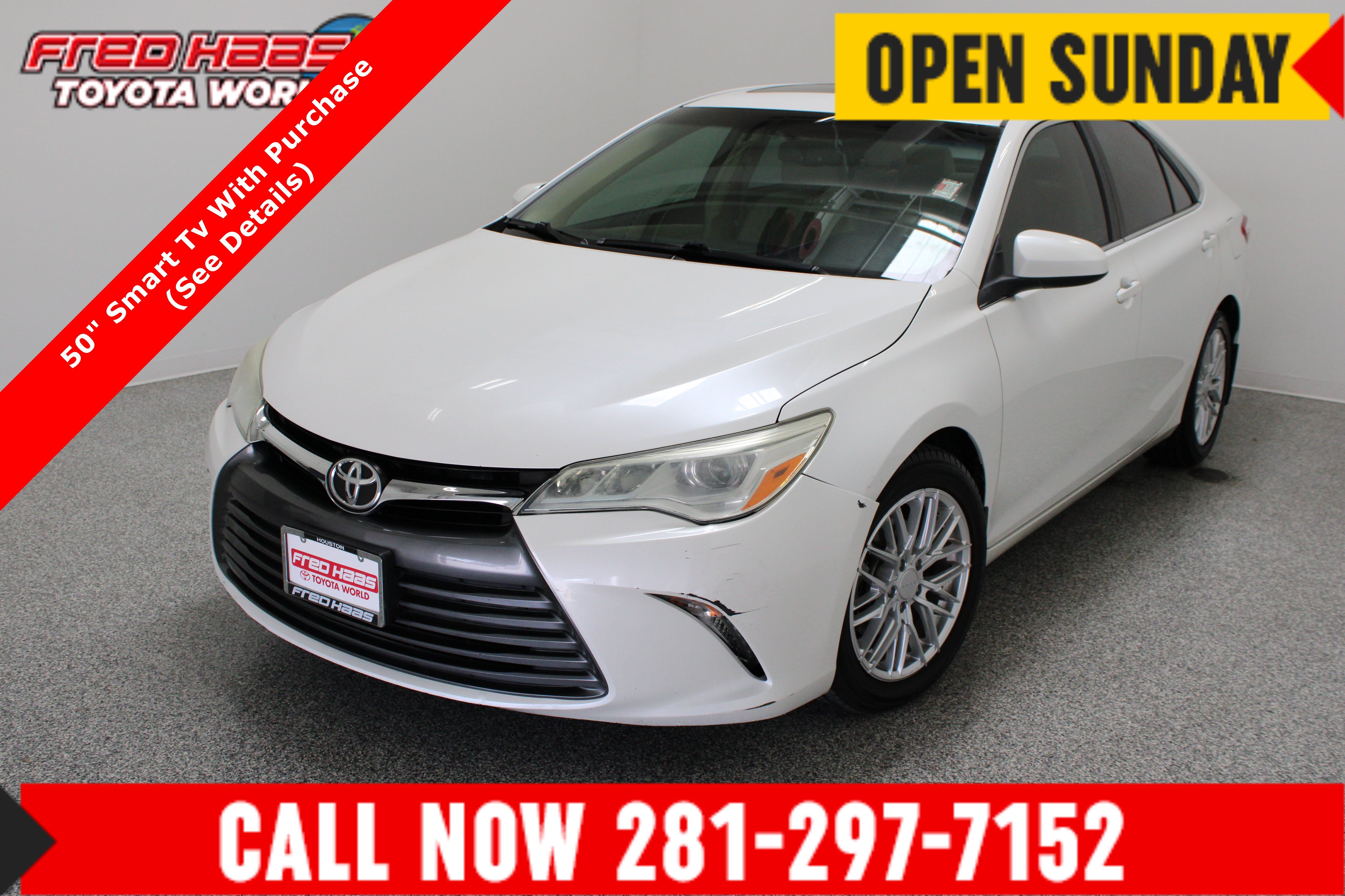 Used 2015 Blizzard Pearl Toyota XLE 3.5L image 1