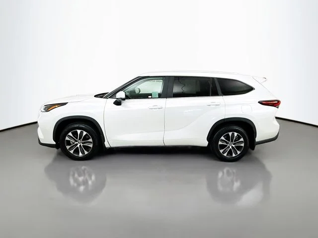 Used 2024 Beige Toyota XLE image 4