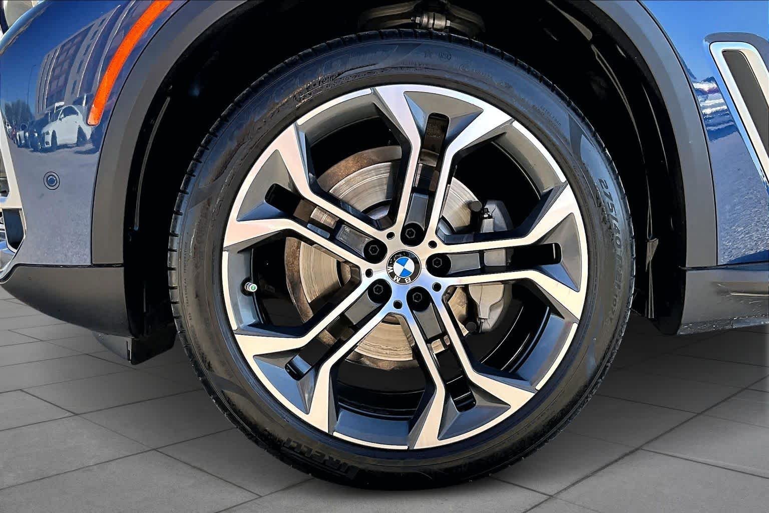 Used 2023 Phytonic Blue Metallic BMW sDrive40i image 10