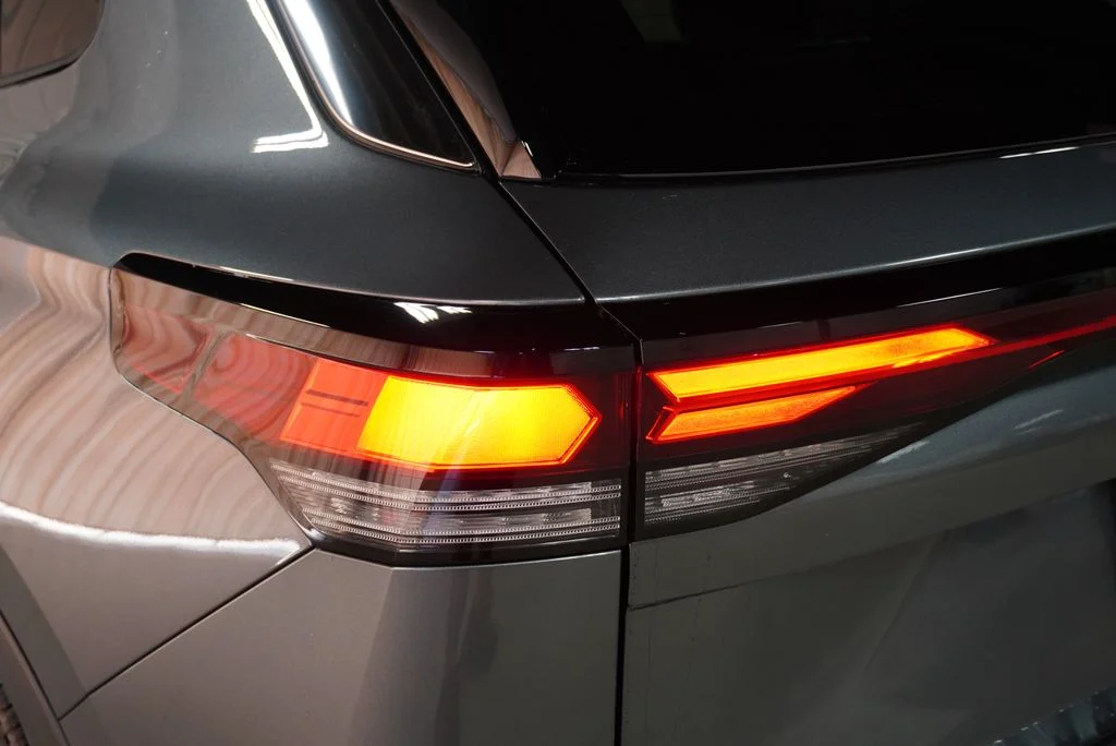 New 2026 Platinum Gray Volkswagen 2.0T SE image 31