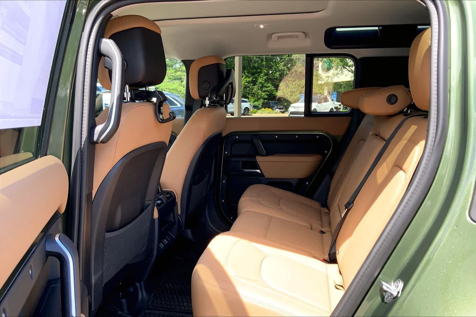 New 2026 Woolstone Green Land Rover X-Dynamic SE image 14