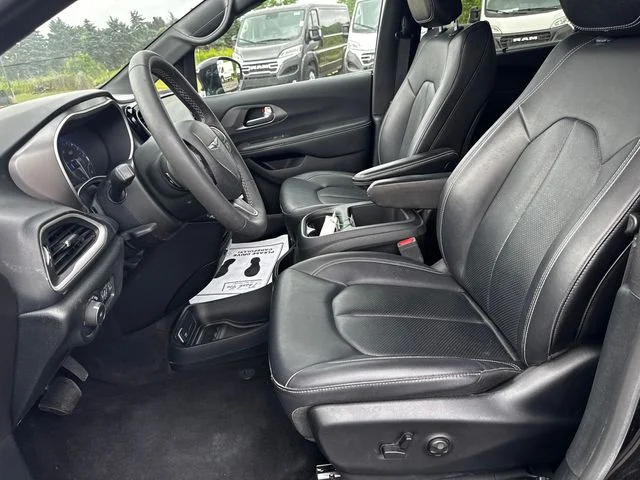 Certified Used 2025 Black Chrysler Select image 22