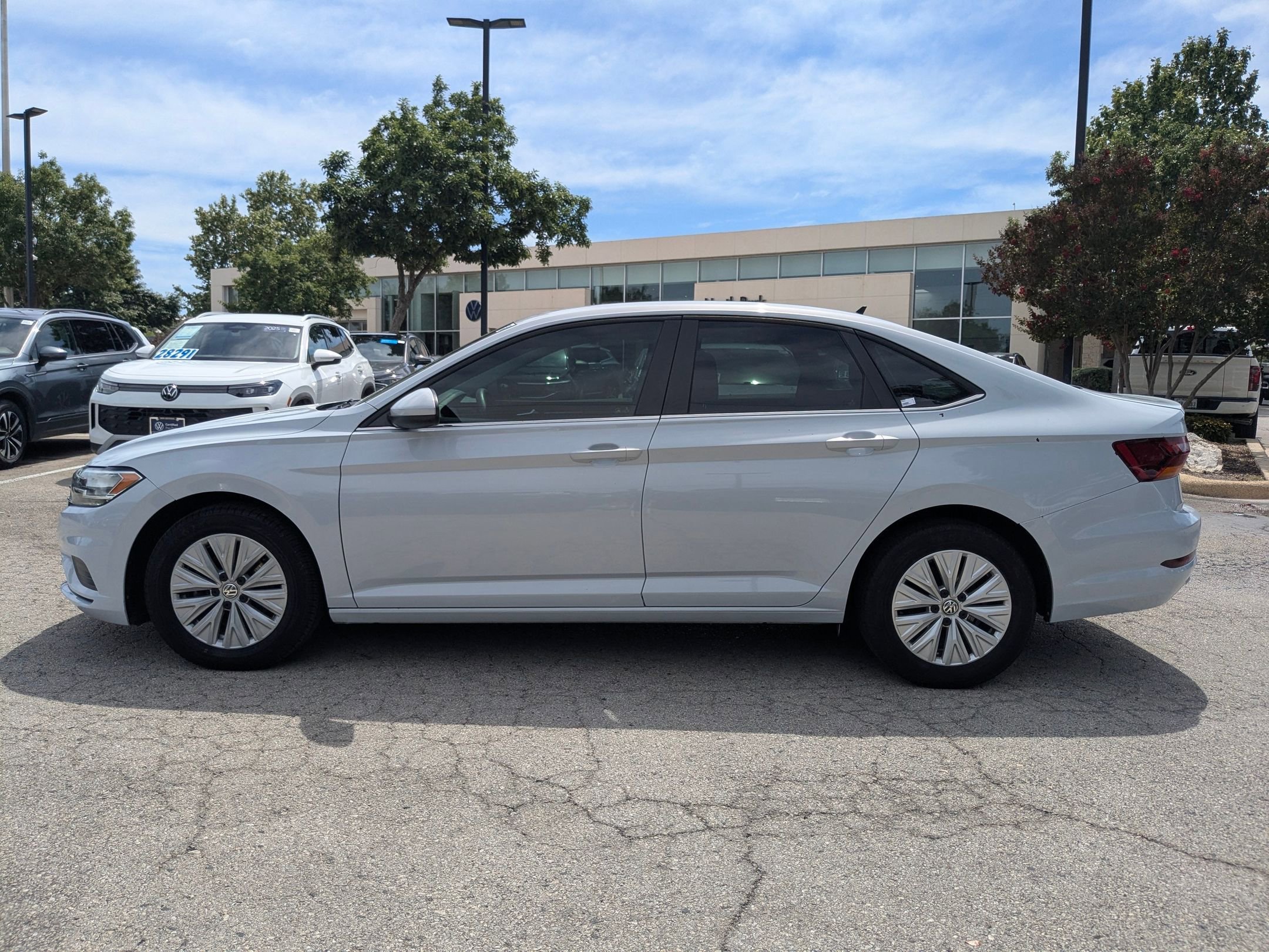 Used 2019 White Silver Metallic Volkswagen 1.4T S image 6