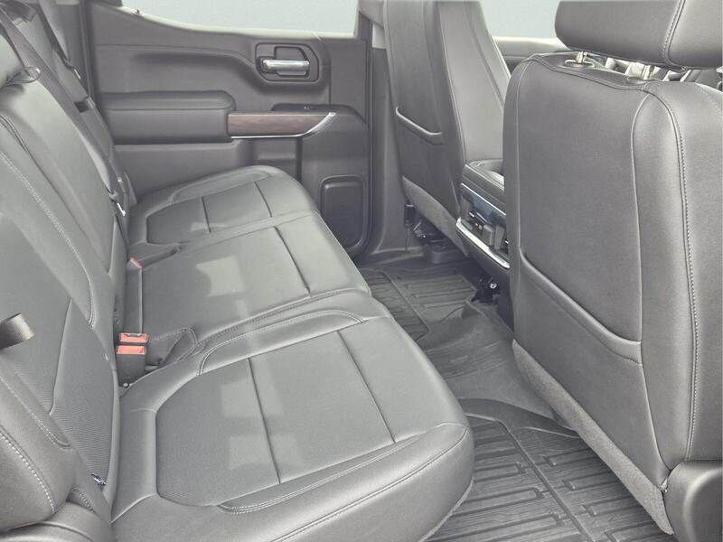 Used 2022 Onyx Black GMC 4WD CREW CAB 147" SLT image 17