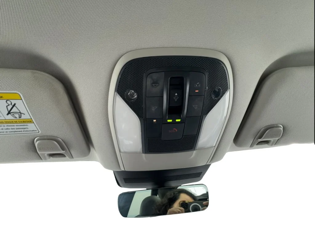 Used 2023 White INFINITI LUXE image 43