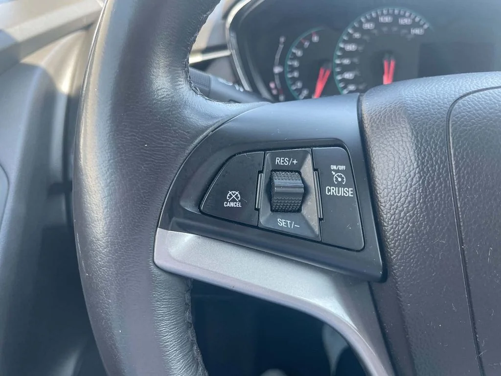 Used 2021 Silver Ice Metallic Chevrolet LT image 9