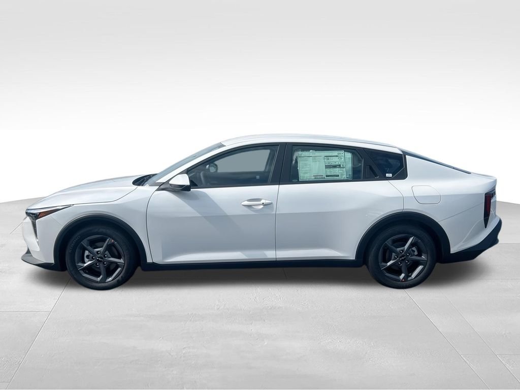 Used 2026 White Kia LXS image 5